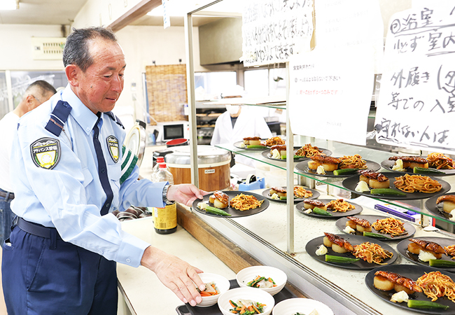食堂の朝夕２食付き